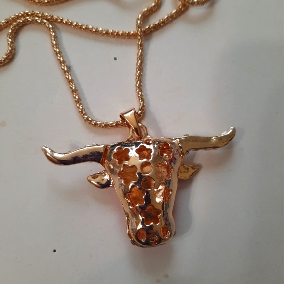 Red Bull Pendant with Gold Accents New Necklace Betsey Johnson - Picture 9 of 9